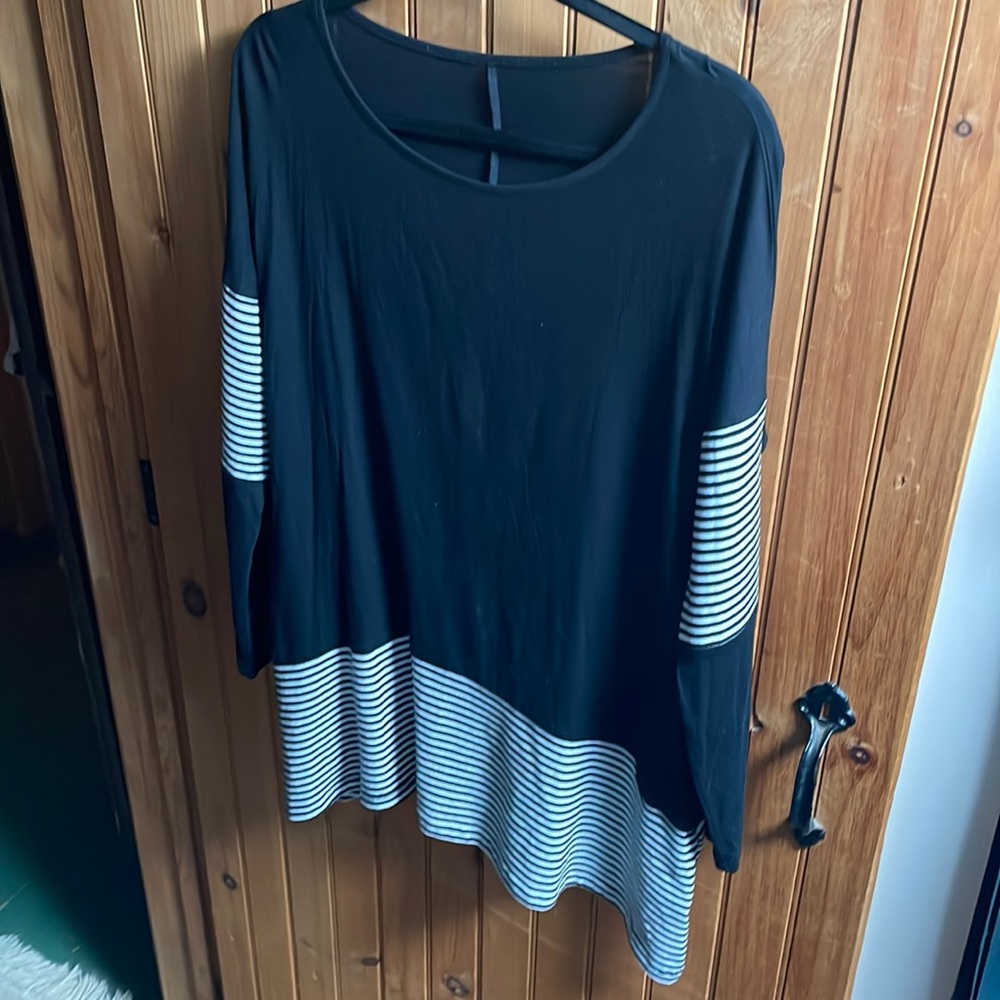 Modern Miss black and white long sleeve top